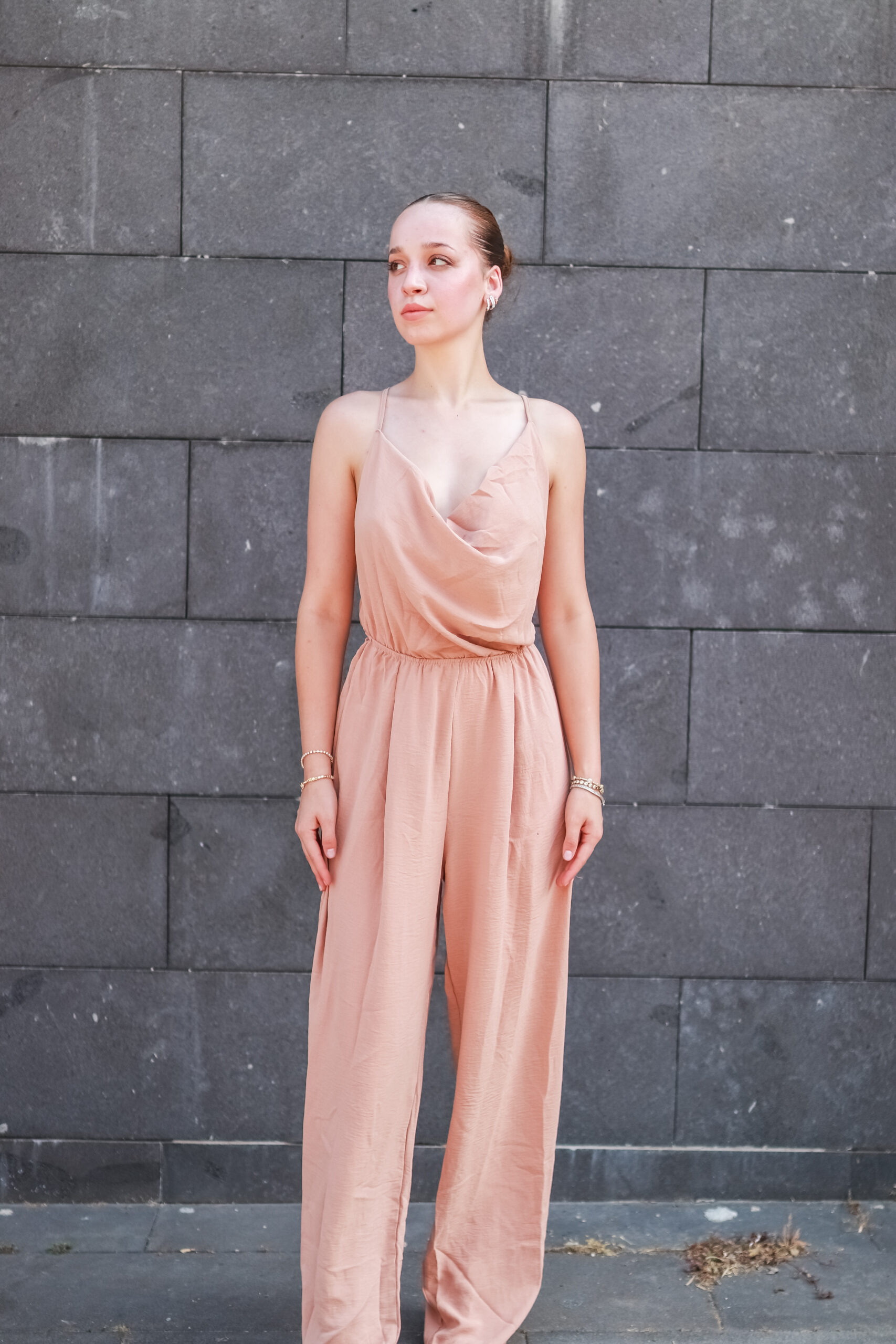 Sırt Dekolteli Tulum